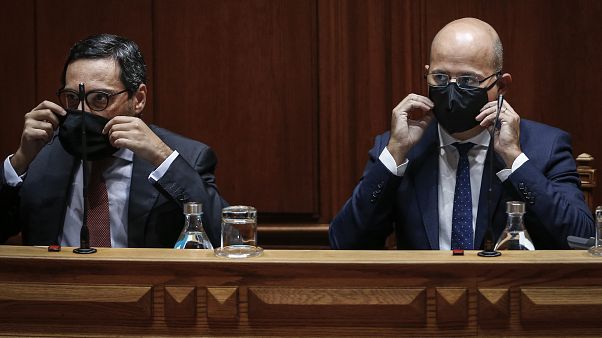 O ministro de Estado e das Finanças, João Leão, acompanhado por António Mendonça Mendes, secretário de Estado Adjunto e dos Assuntos Fiscais O ministro de Estado e das Finanças, João Leão, acompanhado por António Mendonça Mendes, secretário de Estado Adjunto e dos Assuntos Fiscais