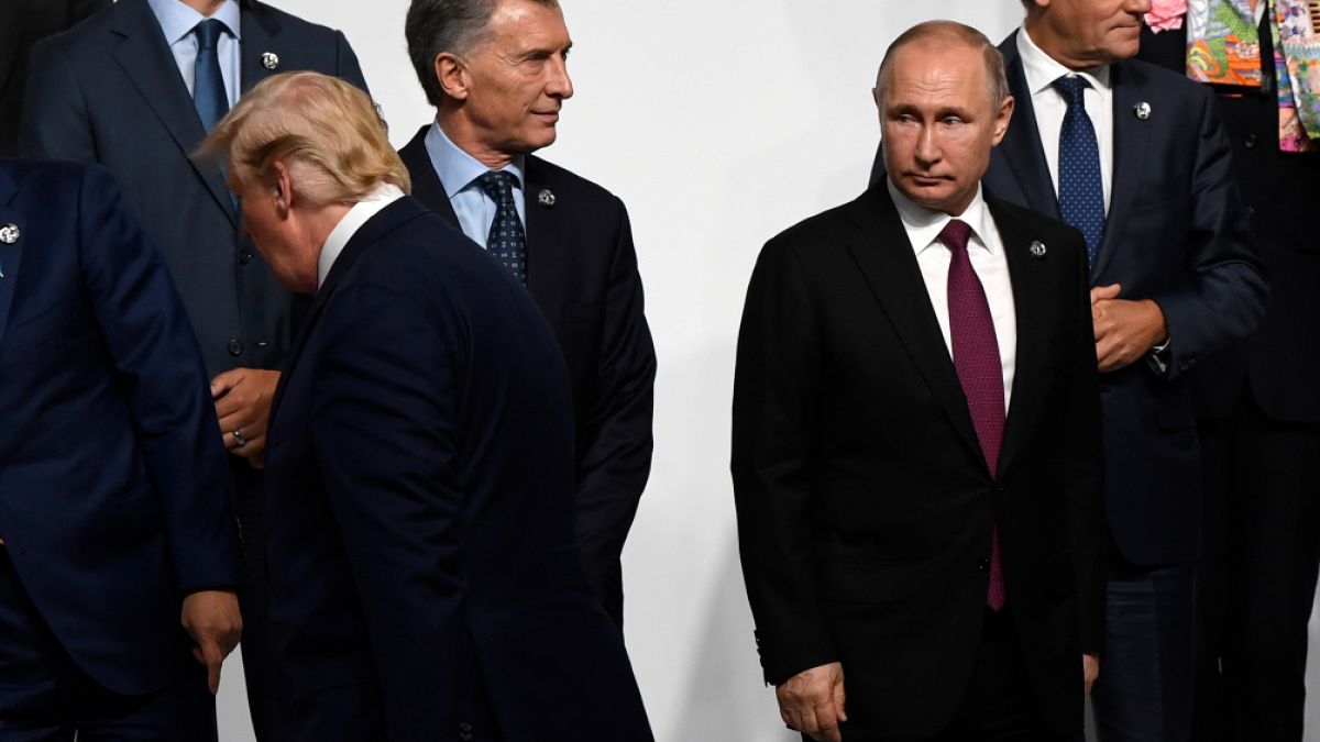بوتين بجانب ترامب