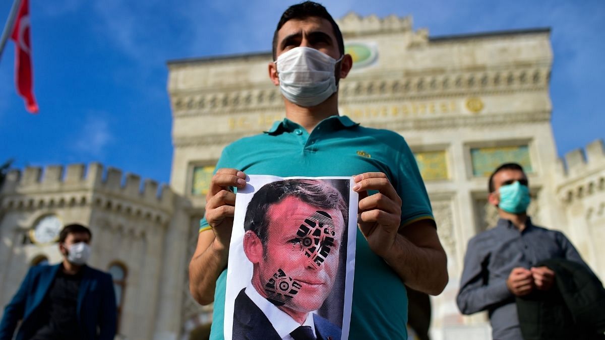 راهپیمایی اعتراضی در ترکیه علیه رئیس جمهوری فرانسه
