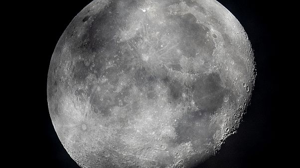 La luna menguante se ve en el cielo sobre Frankfurt, Alemania, el lunes 5 de octubre de 2020. La luna menguante se ve en el cielo sobre Frankfurt, Alemania, el lunes 5 de octubre de 2020.