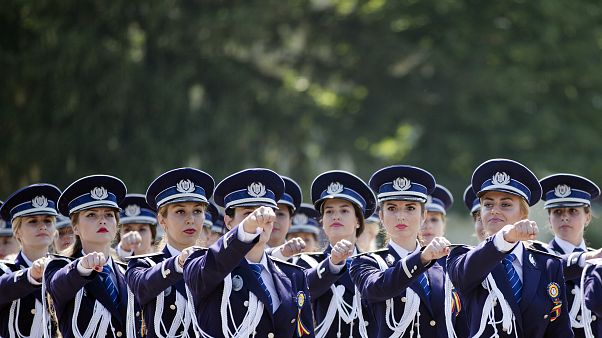 A román rendőrakadémia díszszemléje A román rendőrakadémia díszszemléje