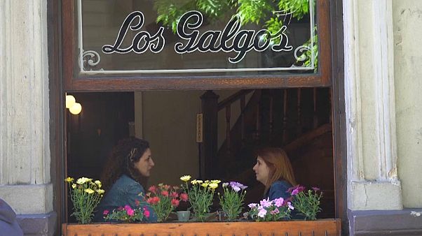 Dos clientas en el café Los Galgos, Buenos Aires, Argentina Dos clientas en el café Los Galgos, Buenos Aires, Argentina