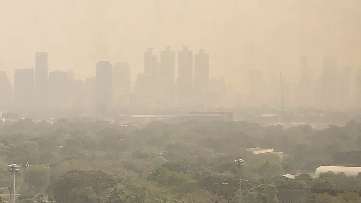 تلوث الهواء في وسط مدينة بانكوك - تايلاند.
