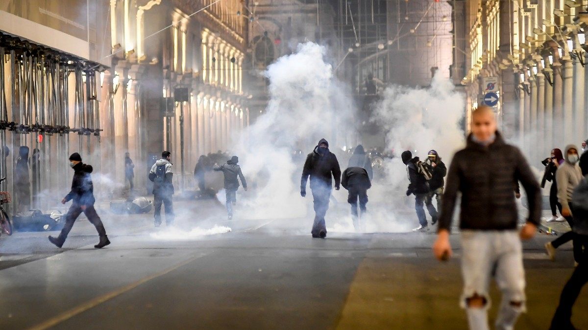 اعتراضات خشونت آمیز علیه محدودیت‌های کرونایی در شهر تورین ایتالیا