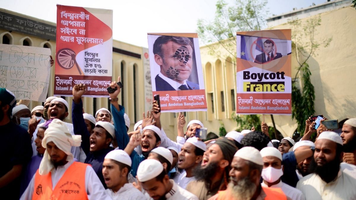 اعتراض مسلمانان بنگلادشی به رئیس جمهور فرانسه