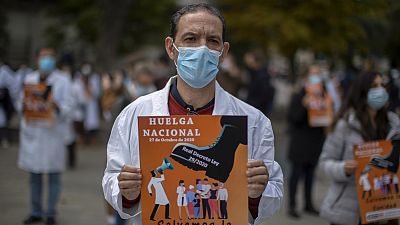 Στιγμιότυπο από τη διαμαρτυρία των νοσηλευτών στην Ισπανία