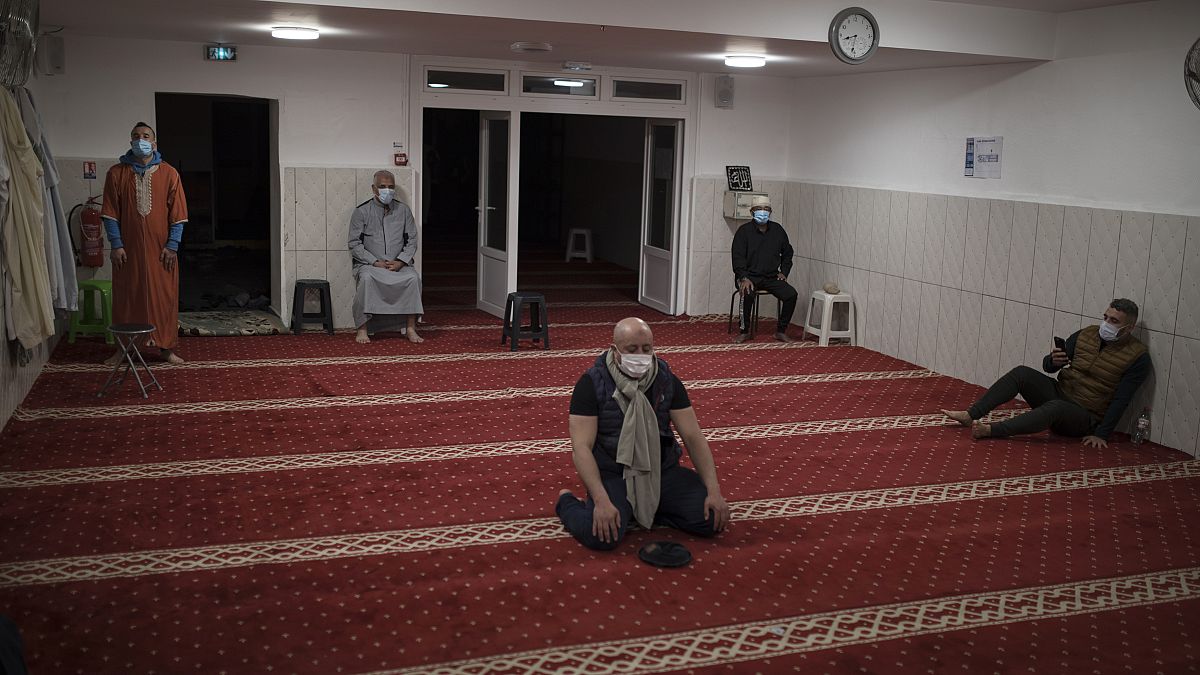 داخل مسجد في فرنسا