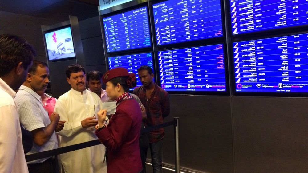 Ù‚Ø·Ø± Ø¥Ø­Ø§Ù„Ø© Ø§Ù„Ù…Ø³Ø¤ÙˆÙ„ÙŠÙ† Ø¹Ù† Ø¥Ø¬Ø¨Ø§Ø± Ù…Ø³Ø§ÙØ±Ø§Øª Ø¹Ù„Ù‰ Ø§Ù„Ø®Ø¶ÙˆØ¹ Ù„ÙØ­Øµ Ù†Ø³Ø§Ø¦ÙŠ Ø¹Ù„Ù‰ Ø§Ù„Ù†ÙŠØ§Ø¨Ø© Ø§Ù„Ø¹Ø§Ù…Ø© Euronews