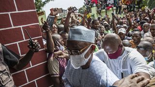 Guinea: President visits the wounded while opposition denounces electoral 'hold up'