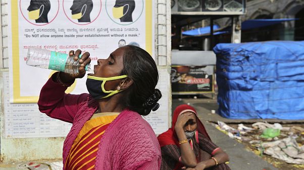 Hindistan'ın Bangalore kentinde bir pazar yeri Hindistan'ın Bangalore kentinde bir pazar yeri