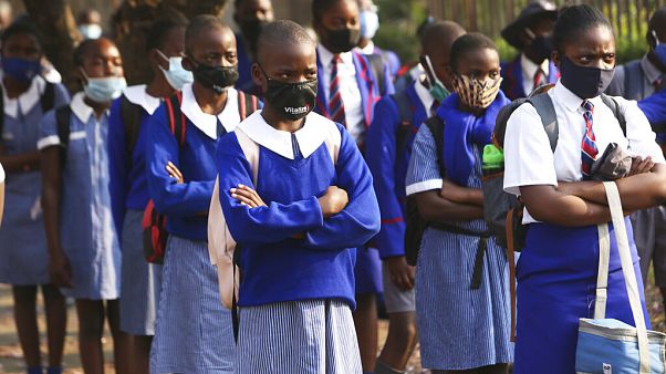 Zimbabwe'nin başkenti Harare'de okullar eylül ayı sonunda yeniden açıldı Zimbabwe'nin başkenti Harare'de okullar eylül ayı sonunda yeniden açıldı