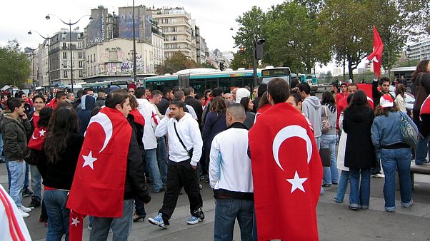 Paris'teki Türklerin gösterisi (arşiv) Paris'teki Türklerin gösterisi (arşiv)