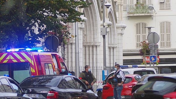 Des forces de police déployées devant la basilique Notre-Dame de Nice, le 29 octobre 2020 Des forces de police déployées devant la basilique Notre-Dame de Nice, le 29 octobre 2020