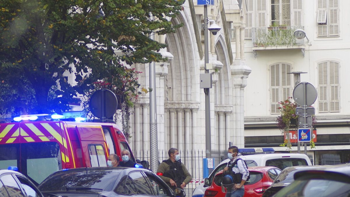 La scena dell'attacco davanti alla basilica di Notre Dame di Nizza