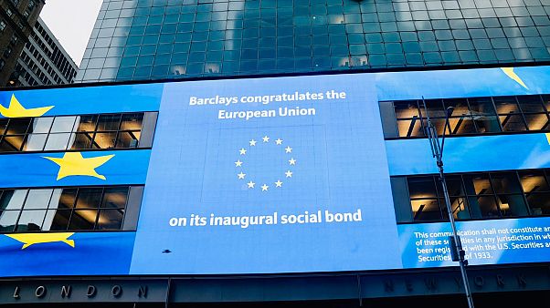 Uniós színek a Barclay's New York-i irodaházának homlokzatán Uniós színek a Barclay's New York-i irodaházának homlokzatán