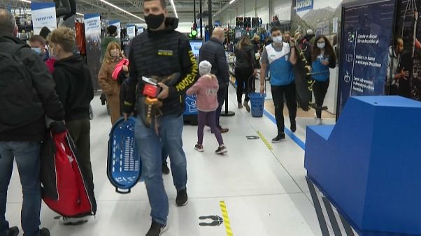 45 % der Österreicher sparen wegen Corona weniger - und anderswo? 45 % der Österreicher sparen wegen Corona weniger - und anderswo?