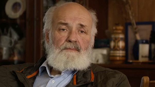 „Azokért vagyunk kitalálva, hogy akiknek nincs szerencséjük, az ő lehetőségeik ne záródjanak be” - Iványi Gábor. „Azokért vagyunk kitalálva, hogy akiknek nincs szerencséjük, az ő lehetőségeik ne záródjanak be” - Iványi Gábor.