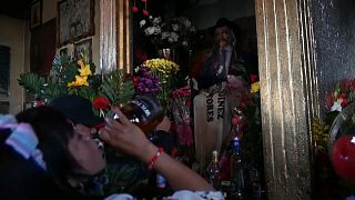 Der Altar von San Simon in einem indigenen Dorf in Guatemala