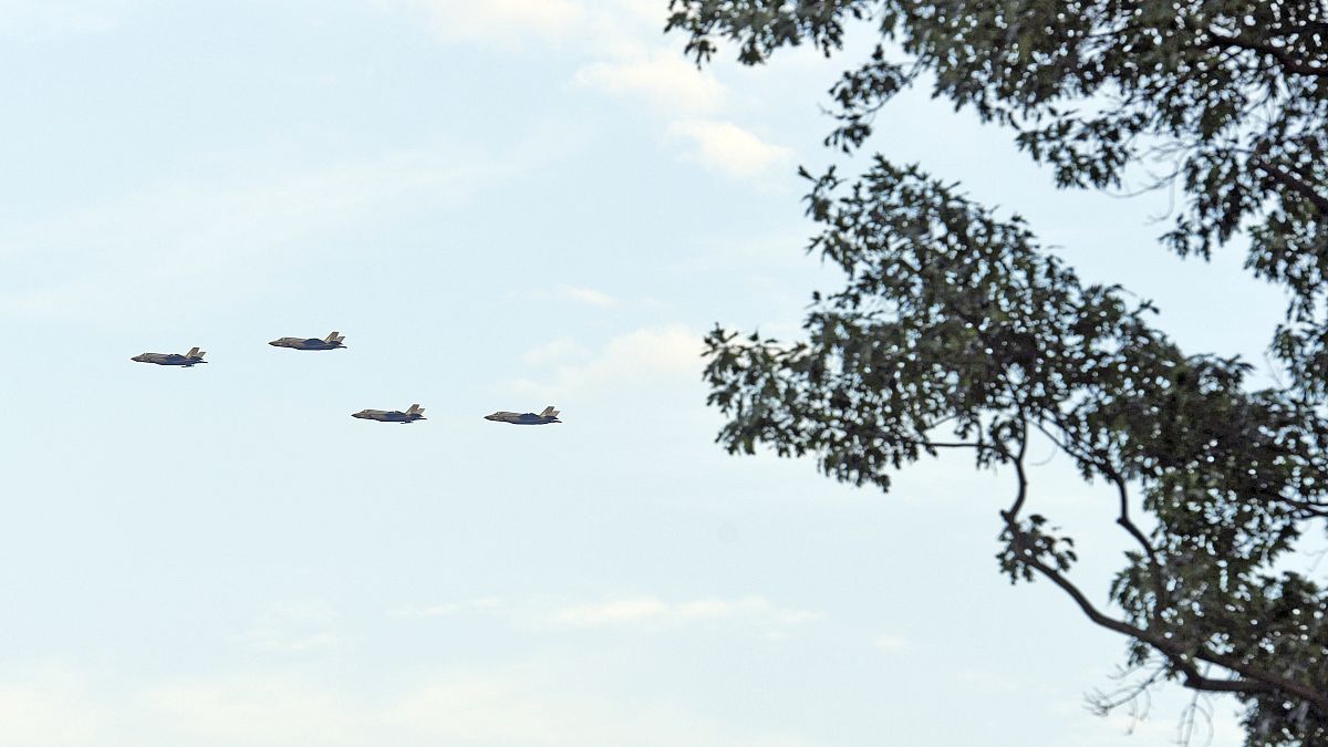 سرب من طائرات إف-35 الحربية في سماء واشنطن في يوم الاستقلال 