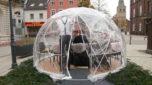 En Allemagne, des igloos pour défier le Covid-19 En Allemagne, des igloos pour défier le Covid-19
