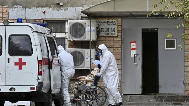 In der zehntgrößten russischen Stadt Rostow am Don wird eine Patientin in eine Klinik eingeliefert In der zehntgrößten russischen Stadt Rostow am Don wird eine Patientin in eine Klinik eingeliefert