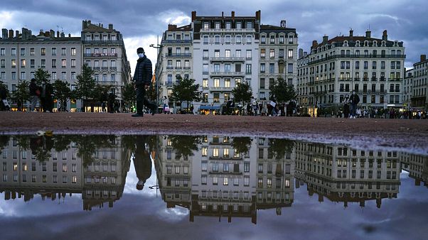 Confinamentos generalizam-se na Europa Confinamentos generalizam-se na Europa
