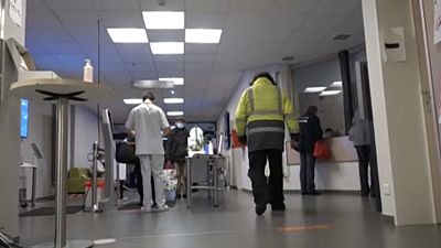 المستشفيات الأوربية تواجه صعوبات مع ازدياد عدد المصابين بكوفيد-19