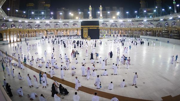السعودية نيوز |
بالفيديو: رجل يقود سيارة مسرعة يصطدم بإحدى بوابات المسجد الحرام في مكة المكرمة
السعودية نيوز |
بالفيديو: رجل يقود سيارة مسرعة يصطدم بإحدى بوابات المسجد الحرام في مكة المكرمة