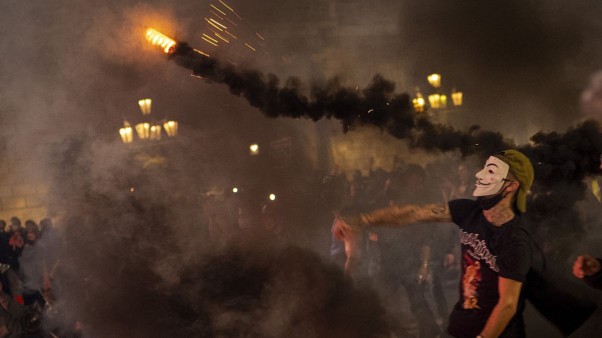 Barselona'da Covid-19 protestolarında olaylar çıktı