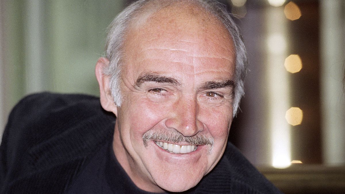 The Scottish actor Sean Connery gives photographers a friendly smile during a press conference in Hamburg.