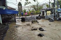 Inundaciones en las ruinas de Cagsawa tras el paso del tifón Goni por Filipinas