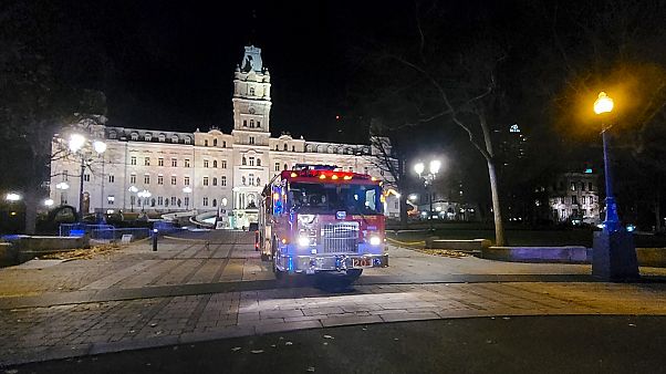 Un camion de pompier devant le Chateau Frontenac à Quebec, le 1er novembre, après l'attaque à l'arme blanche où deux personnes ont perdu la vie Un camion de pompier devant le Chateau Frontenac à Quebec, le 1er novembre, après l'attaque à l'arme blanche où deux personnes ont perdu la vie