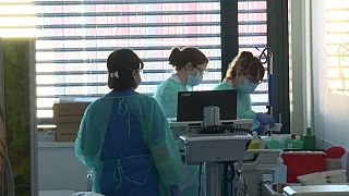 Больницы Швейцарии бьют тревогу, Женева "садится" на карантин