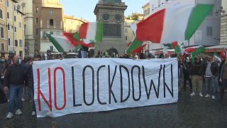 شاهد: اشتباكات في روما بين الشرطة الإيطالية متظاهرين مناهضين للتدابير الصحية