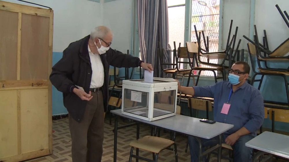 Reforme Constitutionnelle En Algerie Le Referendum Massivement Boude Dans Les Urnes Euronews Reforme Constitutionnelle En Algerie Le Referendum Massivement Boude Dans Les Urnes Euronews
