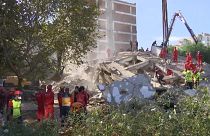 Kimentettek egy 70 éves férfit Törökországban a romok alól a földrengés után