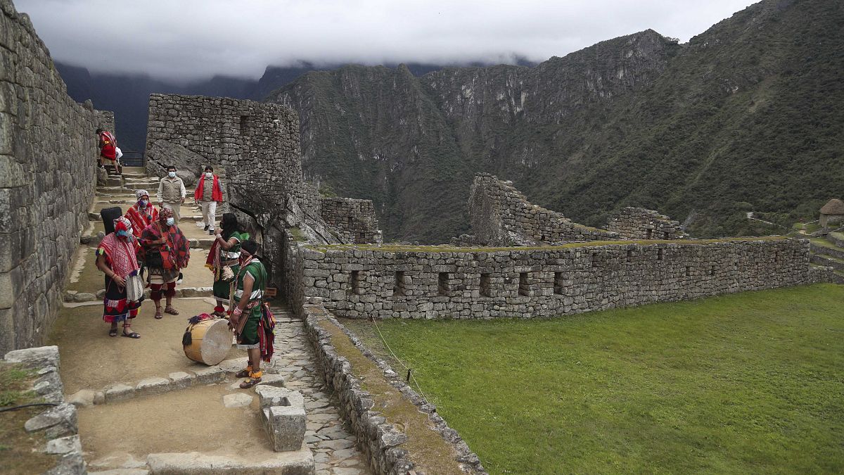 Riapre lentamente l'antica cittadella incaica di Machu Picchu