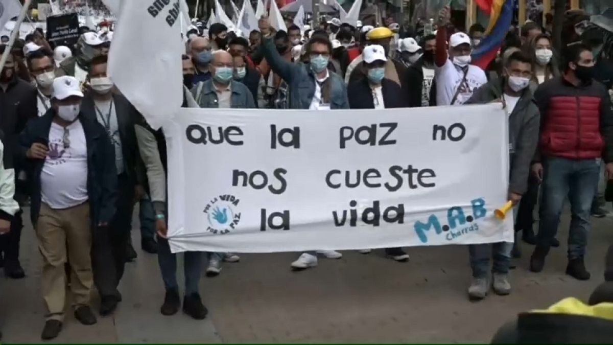 Marcha de exguerrilleros de las FARC en Bogotá