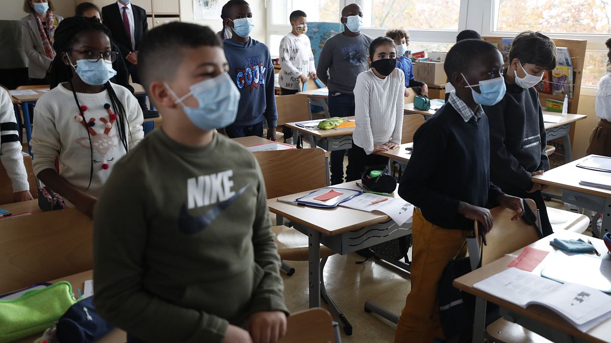 Frankreichs Schüler schweigen eine Minute für ermordeten Lehrer