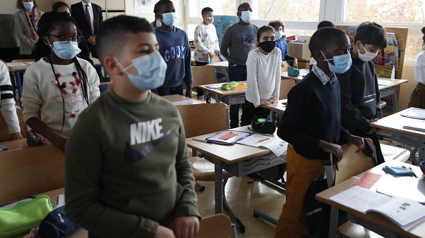 Frankreichs Schüler schweigen eine Minute für ermordeten Lehrer Frankreichs Schüler schweigen eine Minute für ermordeten Lehrer