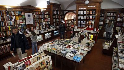Άποψη από το εσωτερικό του βιβλιοπωλείου Bertrand στη Λισαβώνα που έχει γραφτεί στο βιβλίο Γκίνες ως το παλαιότερο στον κόσμο.