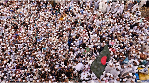 50 ألف شخص على الأقل يتظاهرون ضد فرنسا في عاصمة بنغلادش 50 ألف شخص على الأقل يتظاهرون ضد فرنسا في عاصمة بنغلادش