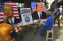No Comment: In Mumbai entstehen Trump- und Biden-Gemälde