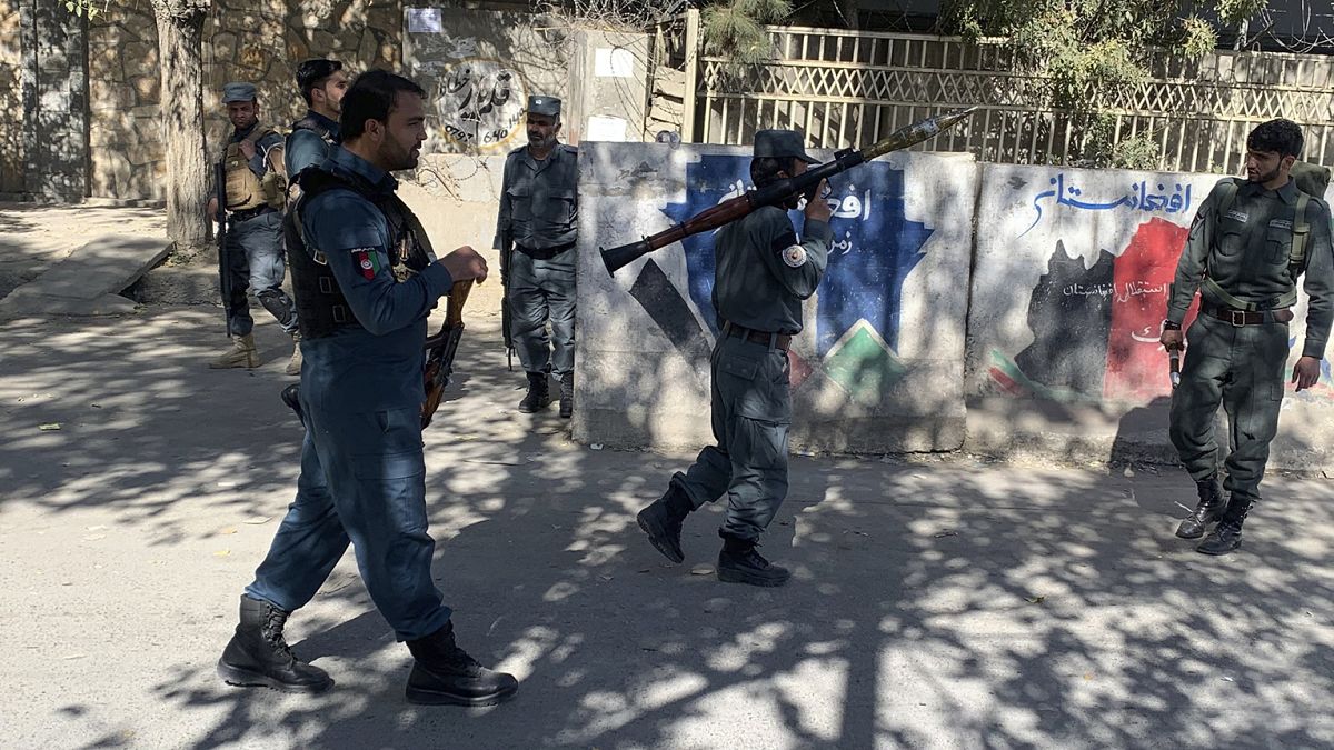 Afganistan'ın başkenti Kabil'de silahlı kişilerin Kabil Üniversitesi'ne saldırmasının ardından güvenlik güçleri saldırıya müdahale etti