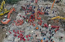 İzmir'deki depremde enkazda arama kurtarma çalışmaları