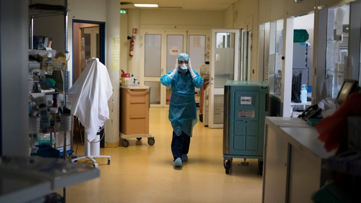وفيات فيروس كورونا في فرنسا تتجاوز 400 خلال 24 ساعة