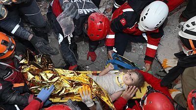 İzmir depreminden 91 saat sonra Rıza Bey apartmanı enkazından bir çocuk sağ kurtarıldı.