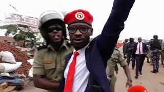 Bobi Wine arrêté après avoir posé sa candidature pour la présidentielle de 2021