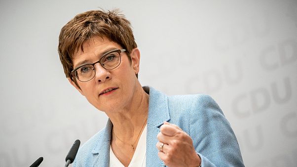 وزيرة الدفاع الألمانية آنيغريت كرامب-كارنباور وزيرة الدفاع الألمانية آنيغريت كرامب-كارنباور