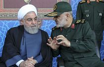 حسین سلامی، فرمانده سپاه پاسداران ایران(راست) و حسن روحانی، رئیس جمهوری ایران(چپ)